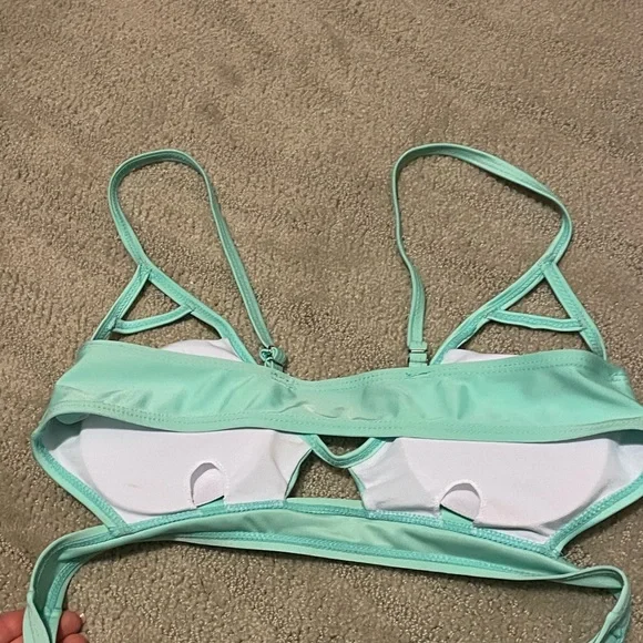 🫶TEAL👙SUPER CUTE🌈 Cut out Bikini SWIM 🔝 ❤️‍🔥🫶🏼 - Picture 4 of 7